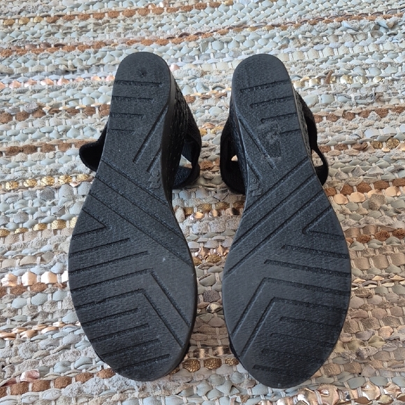 Charleston Shoes Black Wedge Sandals - Picture 6 of 6